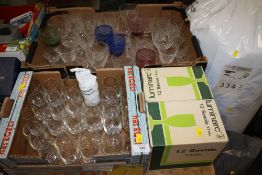 A QUANTITY OF GLASSWARE TO INCLUDE FIVE CUT AND COLOURED ROYAL DOULTON CRYSTAL WINE GLASSES