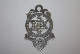 A HALLMARKED SILVER MASONIC JEWEL TOTAL WEIGHT 17.6 G