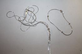 A SILVER NECKLACE AND BRACELET SET, TOTAL WEIGHT 7.7 G