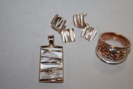 A SILVER AND ROSE GILT RING, PENDANT AND EARRINGS - APPROX WEIGHT 12.2G