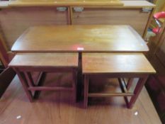 A RETRO TEAK NEST OF TABLES H-41 CM W-93 CM