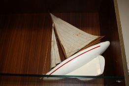 A VINTAGE WOODEN POND YACHT, H 46 CM