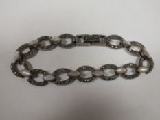 A LADIES VINTAGE 925 SILVER MARCASITE AND MOTHER OF PEARL BRACELET