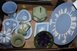 A BOX OF WEDGWOOD JASPERWARE TOGETHER WITH A SMALL FLORAL MOORCROFT BOWL A/F