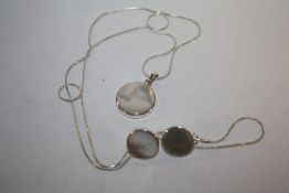 A STERLING SILVER AND MOTHER OF PEARL NECKLACE AND EARING SET, TOTAL WEIGHT 15.7 G