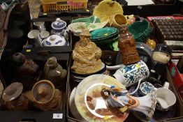 FOUR TRAYS OF CERAMICS AND CHINA TO INCLUDE A TRAY OF BLUE AND WHITE CHINA