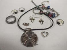 A BAG OF SILVER AND WHITE METAL JEWELLERY TO INCLUDE A SWIRL PENDANT STAMPED 925