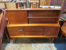 A RETRO TEAK 'JENTIQUE' DISPLAY UNIT H-121 CM W-167 CM