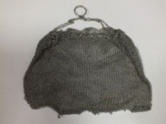 A VINTAGE LADIES WHITE METAL MESH PURSE