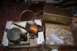 A BOX OF COLLECTABLES TO INCLUDE COPPER WARMING PANS