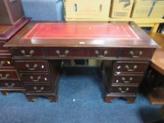 A REPRODUCTION MAHOGANY LEATHER TOPPED TWIN PEDESTAL DESK H 73 CM W 121 CM