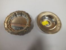 TWO SMALL HALLMARKED SILVER DISHES, DIAMETER 8.5 CM AND 9 CM