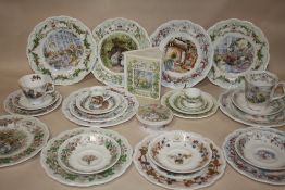 A COLLECTION OF ROYAL DOULTON BRAMBLY HEDGE COLLECTION CERAMICS TO INCLUDE CABINET PLATES, MONEY BOX
