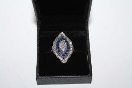 AN ART DECO STYLE DRESS RING, SIZE L
