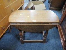 A SMALL OAK DROPLEAF TABLE