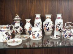 A COLLECTION OF MOSTLY MANDELAY CERAMICS TO INCLUDE VASES, SMALL TEAPOT ETC. (10)