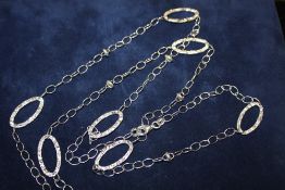 A LONG LENGTH MODERN SILVER CHAIN - APPROX 23.6G