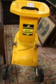 A McCULLOCH GARDEN SHREDDER MB281