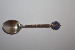 A HALLMARKED SILVER AND ENAMEL KING EDWARD VIII SPOON