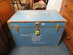 A VINTAGE BLUE PACKING TRUNK - BANDED H-61 W-88 CM