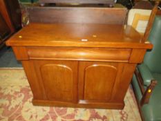 A SMALL MID VICTORIAN MAHOGANY CHIFFONIER H-87 W-106 CM