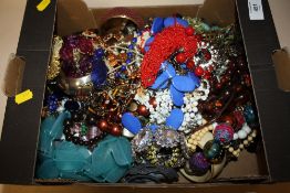 A TRAY OF COSTUME JEWELLERY