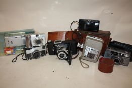 A TRAY OF VINTAGE AND MODERN CAMERAS TO INCLUDE A REVERE MODEL 80 SUPER 8 CAMERA, KING PENGUIN