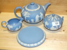A WEDGWOOD JASPERWARE THREE PIECE TEA SERVICE TOGETHER WITH A TEAPOT STAND (4)