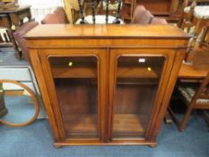 A VICTORIAN MAHOGANY GLAZED TWO DOOR BOOKCASE W-103 CM