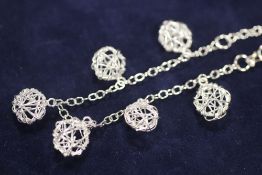 A MODERN SILVER / 925 BRACELET - APPROX 8.9G