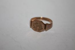 A HALLMARKED SILVER 9 CT GOLD SIGNET RING