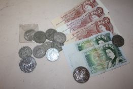 A SMALL QUANTITY OF COINS TO INCLUDE HALF CROWNS, TOGETHER WITH VINTAGE BRITISH BANK NOTES