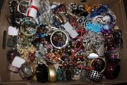 A LARGE TRAY OF ASSORTED COSTUME JEWELLERY