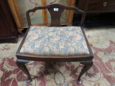 AN EARLY 20 TH CENTURY SHAPED PIANO STOOL