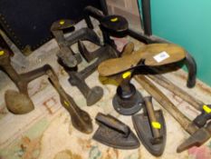 A COLLECTION OF COBBLERS ITEMS TO INCLUDE IRONS, HAMMERS ETC.