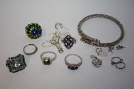 A BAG OF WHITE METAL JEWELLERY TO INCLUDE STERLING SILVER EXAMPLES