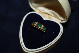 A HALLMARKED 18CT GOLD EMERALD AND DIAMOND LADIES DRESS RING - SIZE P