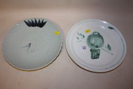 TWO CERAMIC PLATES DEPICTING BIRDS