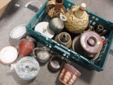 A TRAY OF STONEWARE AND STUDIO POTTERY ETC. (PLASTIC TRAY NOT INCLUDED)