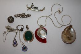 A BAG OF SILVER AND WHITE METAL JEWELLERY TO INCLUDE NECKLACES, BROOCH ETC.
