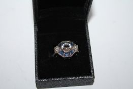 A HEXAGONAL SHAPED DRESS RING, SIZE L