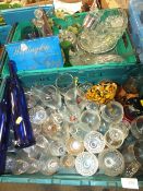 TWO TRAYS OF ASSORTED GLASSWARE TO INCLUDE A STUDIO GLASS PAPERWEIGHT (PLASTIC TRAY NOT INCLUDED)