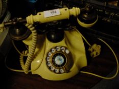A VINTAGE STYLE TELEPHONE
