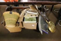 A QUANTITY OF SUNDRIES TO INCLUDE A BRASS WARMING PAN, QUEEN'S SILVER JUBILEE TRAY, LARGE MEAT