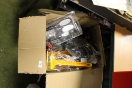 A BOX OF MAINLY NEW ITEMS TO INCLUDE WINDSCREEN SCRAPERS, PHONE CASES, VANITY SETS, ETC.