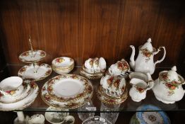 A QUANTITY OF ROYAL ALBERT 