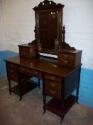 AN EDWARDIAN DRESSING TABLE IN MAHOGANY, 127 CM WIDE
