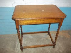 AN ANTIQUE BARLEY TWIST HALL TABLE IN OAK