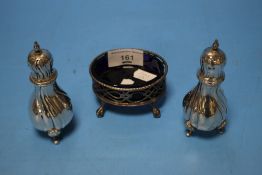A GEORGE III SILVER SALT WITH BLUE GLASS LINER, HALLMARKED LONDON 1771 AND A SILVER PLATED CRUET