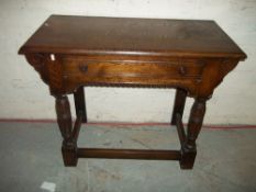 AN ANTIQUE SOLID OAK HALL SIDE TABLE UNIT WITH DRAWER